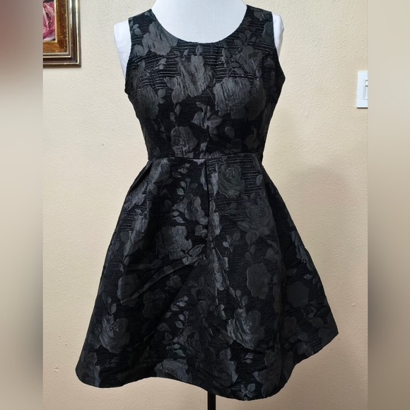 Forever 21 Rose Pattern Dress - Picture 2 of 9